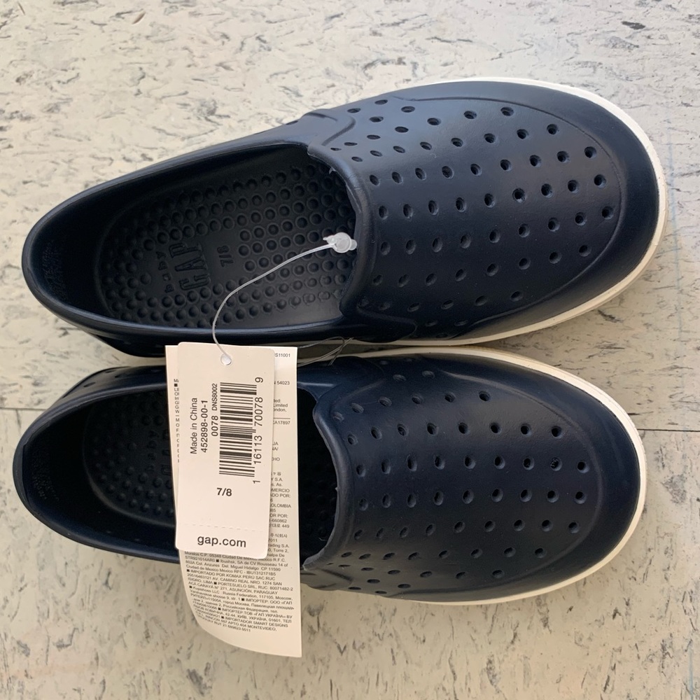 Gap navy water shoes size 7/8. NWT